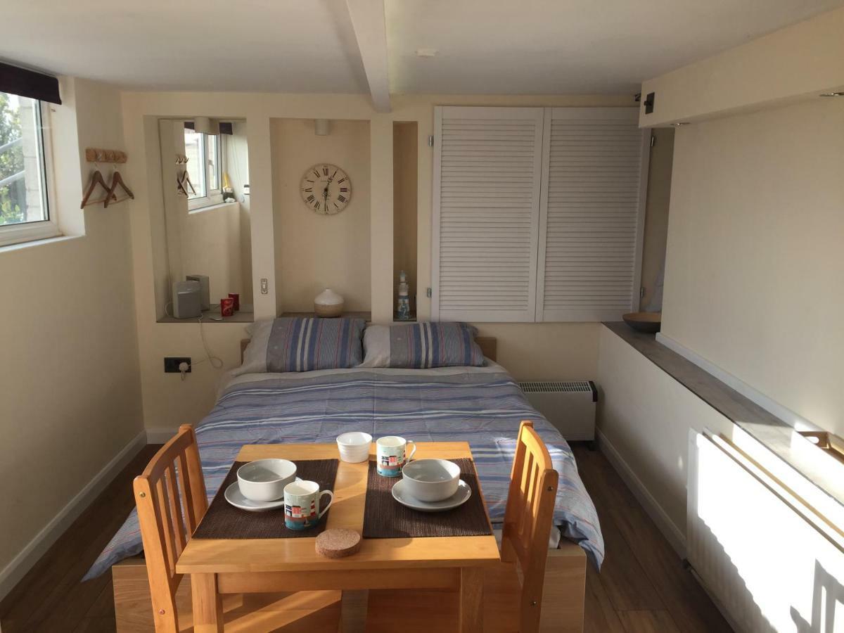Self-Contained Small Apt. Weymouth Eksteriør billede