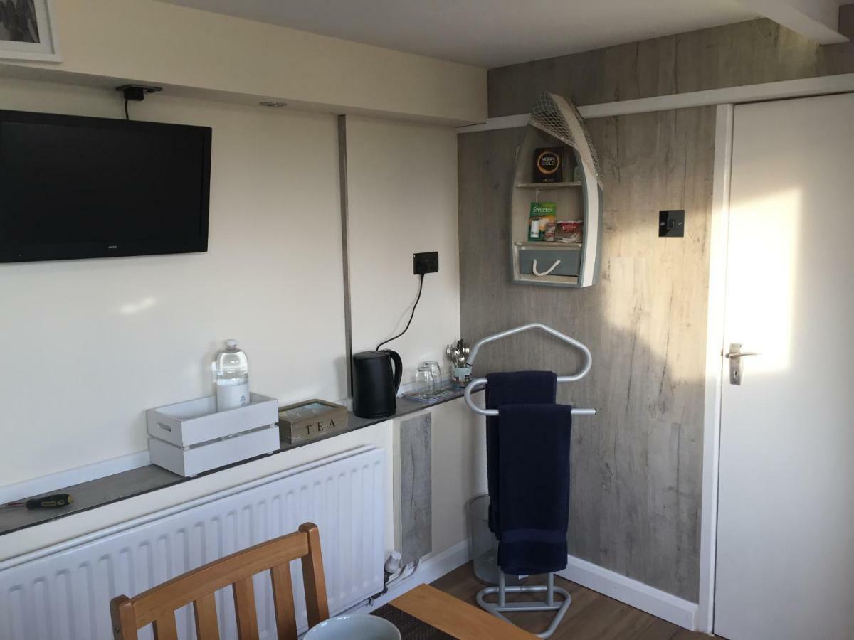 Self-Contained Small Apt. Weymouth Eksteriør billede